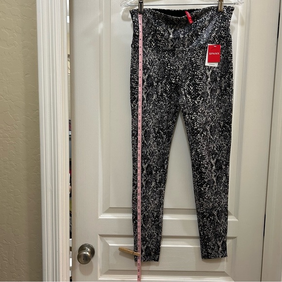 🔥 NWT SPANX faux leather snake print leggings! 🐍♥️🔥 - Picture 6 of 11